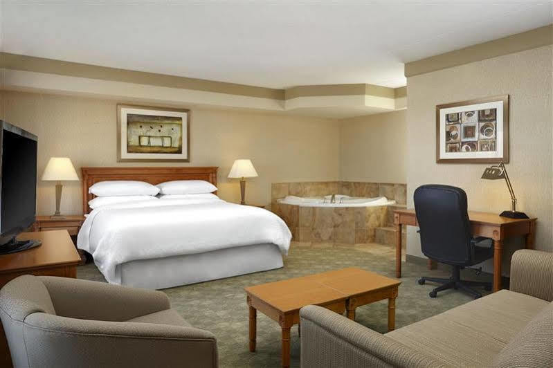 Four Points By Sheraton Kitchener-Waterloo Exterior foto